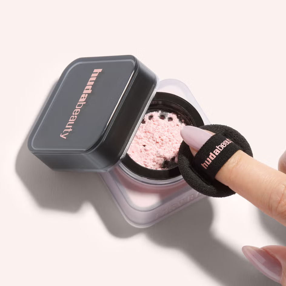 Huda Beauty- loose powder travel size